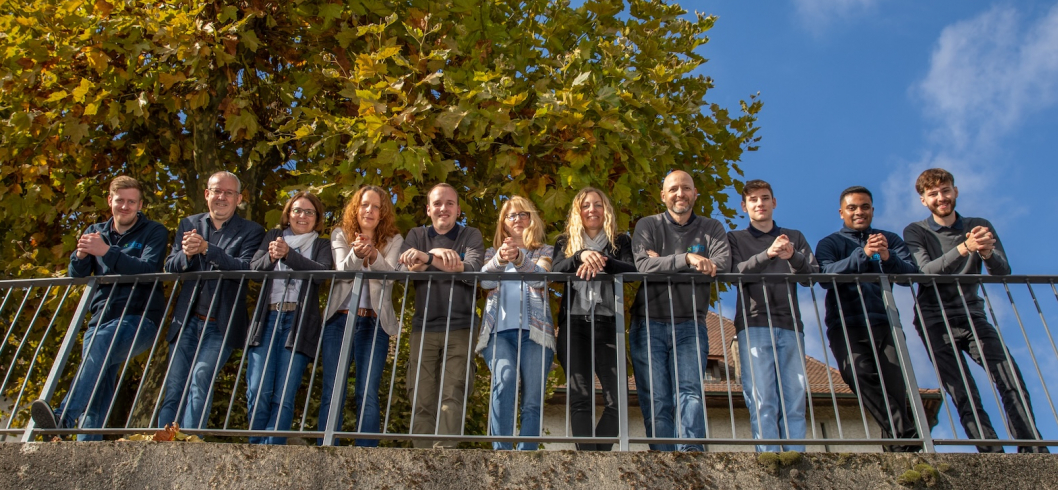 2_Team-Gelaender-von-unten-TOP_zugeschnitten_2.JPG